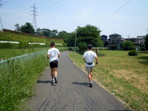 ５月、黒目川を走る