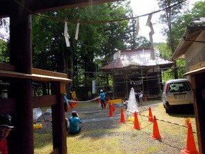 ゴールは周回コース下の神社前、よく走った〜